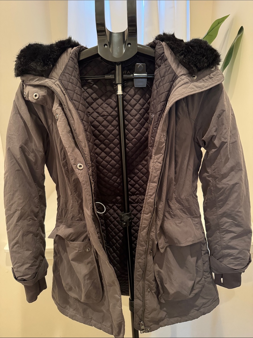 Athleta Womens Quilted Lined Gray Parka Jacket with Faux Fur Trim